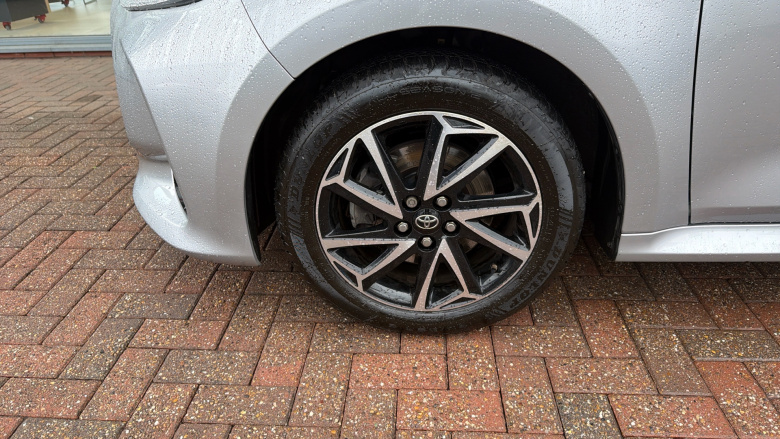 Toyota Yaris 1.5 Hybrid Design 5dr CVT Hybrid Hatchback